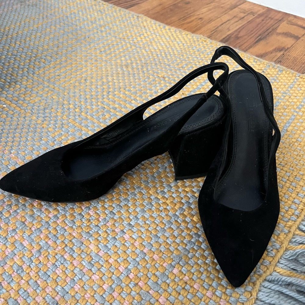 Black block heel slim back pointed toe